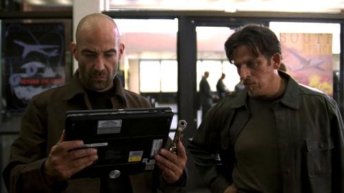 24 Season 5 Episode 4 - Day 5: 10:00 A.M.-11:00 A.M.