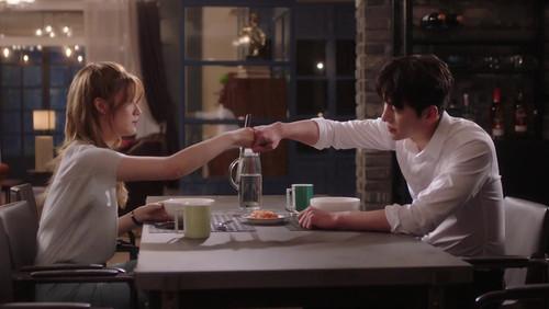 Suspicious Partner Season 1 Episode 7 - Reunion and Reunion (1)