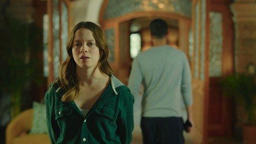 Sisters' Feud Season 1 Episode 11 - A Price on Her Head