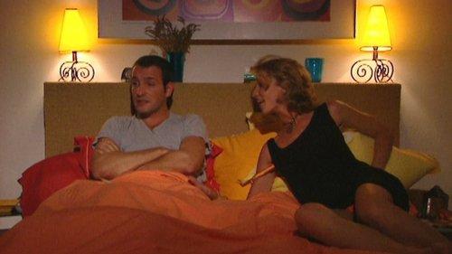 A Guy, a Girl Season 1 Episode 1 - Au lit