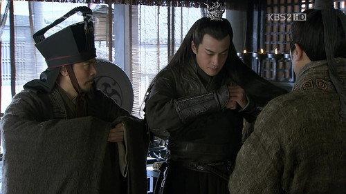 Three Kingdoms Season 1 Episode 12 - Lü Bu is defeated in battle and seeks shelter under Liu Bei