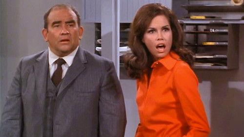 The Mary Tyler Moore Show Season 1 Episode 8 - The Snow Must Go On