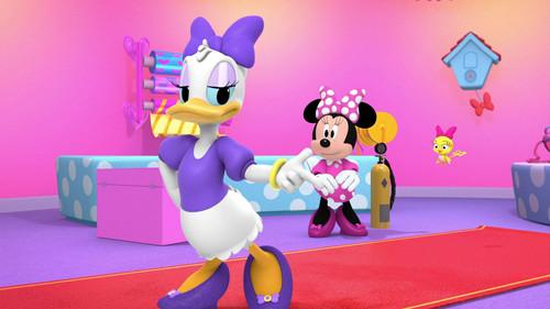 Minnie's Bow-Toons Season 7 Episode 16 - Daisy's Birthday Quack-tastrophe!