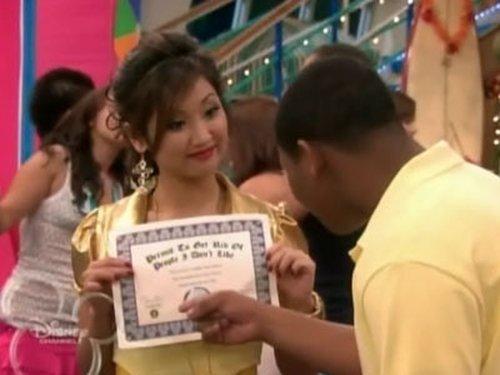 The Suite Life on Deck Season 2 Episode 23 - Model Behavior