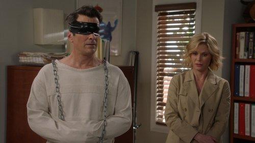 Modern Family Season 8 Episode 17 - Pig Moon Rising