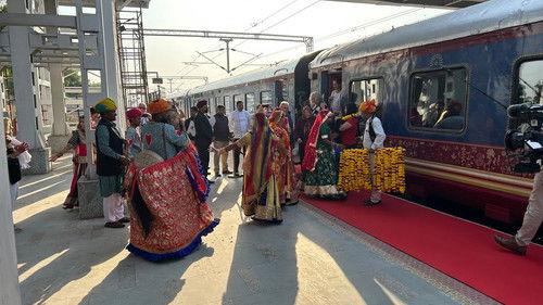 With the Train Through... Season 18 Episode 1 - Episode 1