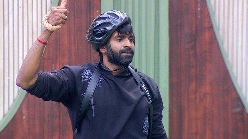 Bigg Boss Season 8 Episode 9 - Day 8: Captaincy and Nominations