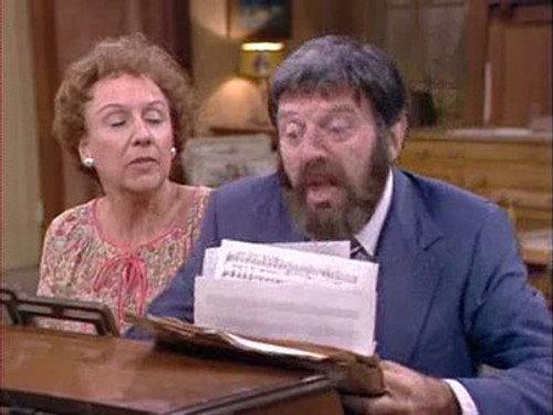 All in the Family Season 9 Episode 15 - A Girl Like Edith
