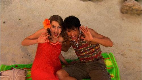 Good Luck Charlie Season 2 Episode 19 - Sun Show (2)