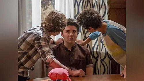 Gortimer Gibbon's Life on Normal Street Season 2 Episode 3 - Gortimer vs. The Terrible Touch-Up