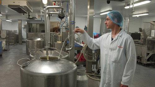 How Do They Do It? Season 10 Episode 5 - Locomotives, Clotted Cream, Boomerangs