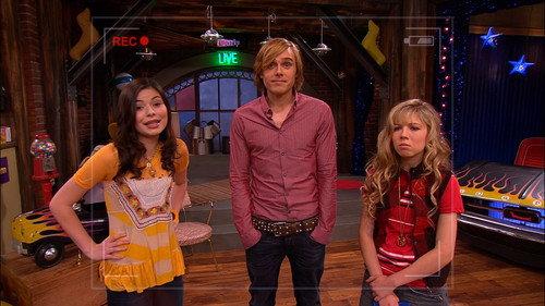 undefined Season 2 Episode 12 - iRocked the Vote