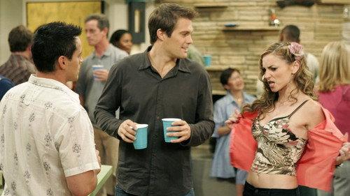 Joey Season 1 Episode 3 - Joey and the Party