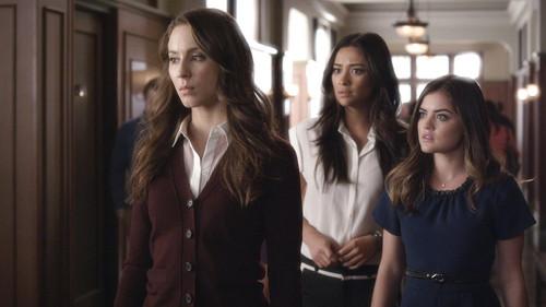 Pretty Little Liars Season 5 Episode 24 - The Melody Lingers On