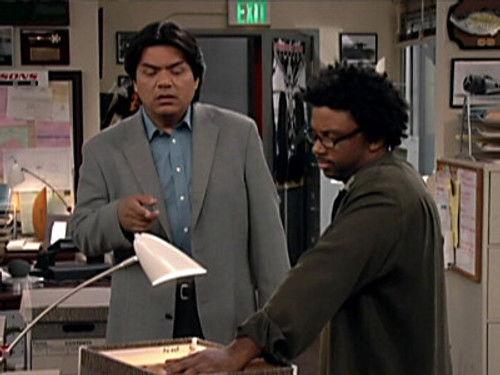 George Lopez Season 2 Episode 18 - Profiles in Courage