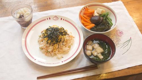 Through the Kitchen Window Season 1 Episode 6 - Jiyu Gakuen: Salmon Chirashi Zushi