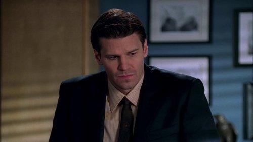 Bones Season 1 Episode 16 - The Woman in the Tunnel