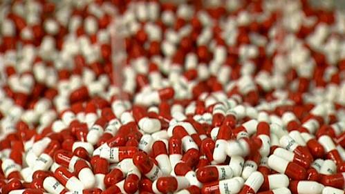 How It's Made Season 1 Episode 12 - Aluminum Screw Caps, Chocolate, Pills, Pasta