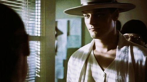 Due South Season 1 Episode 12 - A Hawk and a Handsaw