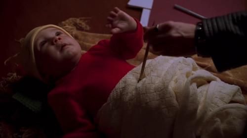 Birds of Prey Season 1 Episode 4 - Three Birds and a Baby