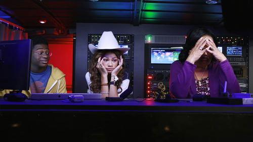 K.C. Undercover Season 1 Episode 4 - Off the Grid