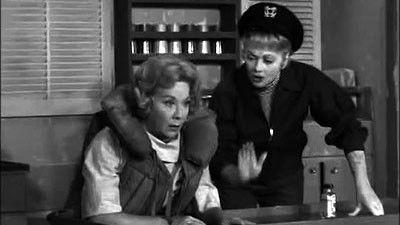 The Lucy Show Season 1 Episode 30 - Lucy Buys a Boat