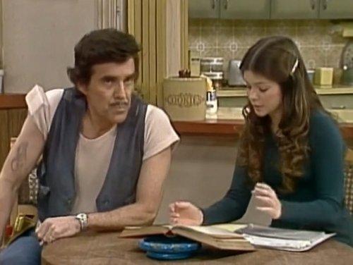 One Day at a Time Season 1 Episode 14 - Dad Comes Back (1)