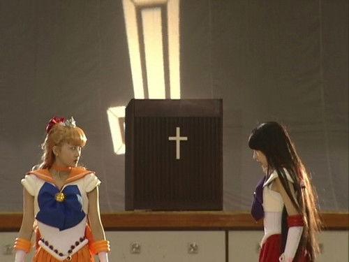 Pretty Guardian Sailor Moon Season 1 Episode 17 - Minako Transforms Before Rei!