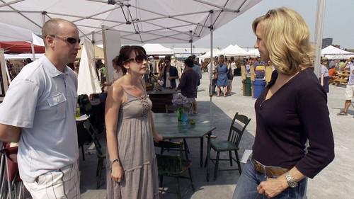 Flea Market Flip Season 1 Episode 3 - Husband-Wife Teams Do Battle