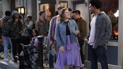 Call Me Kat Season 2 Episode 8 - Call Me Señor Don Gato