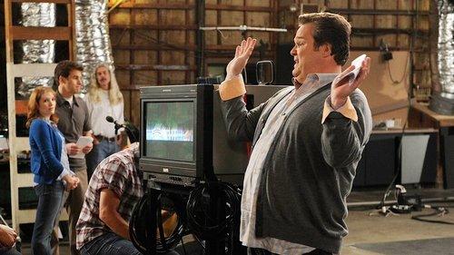 Modern Family Season 2 Episode 7 - Chirp