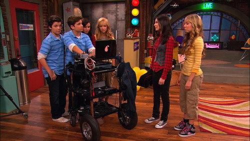 iCarly Season 2 Episode 14 - iLook Alike