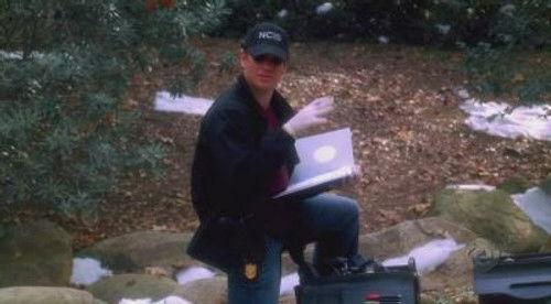 NCIS Season 1 Episode 10 - Left for Dead
