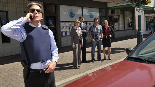 undefined Season 3 Episode 8 - Gus Walks into a Bank