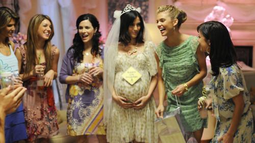 90210 Season 1 Episode 22 - The Party's Over