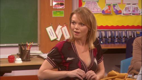 The New Adventures of Old Christine Season 4 Episode 12 - Happy Endings (2)