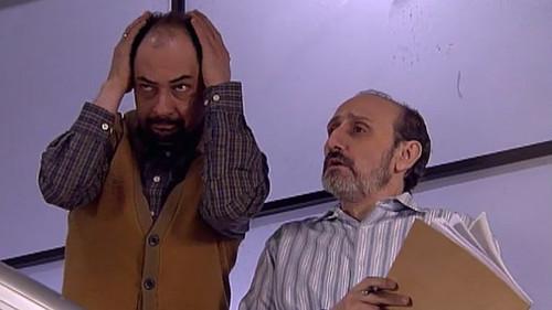 La que se avecina Season 3 Episode 1 - Un delfín, dos huevones y un moroso muerto