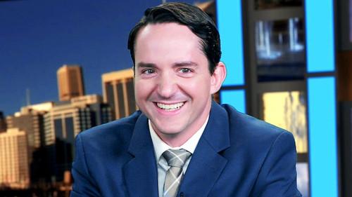 Breaking News: No Laugh Newsroom Season 2 Episode 22 - Moose Running Loose through the Mall of America