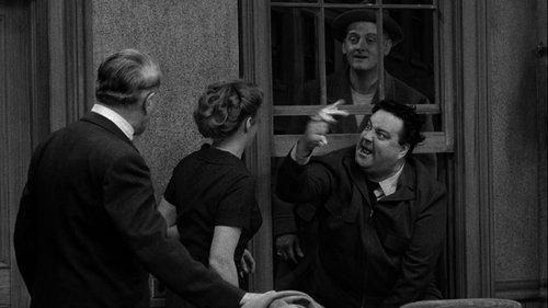 The Honeymooners Season 1 Episode 25 - Pardon My Glove
