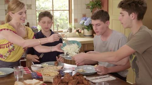 Pati's Mexican Table Season 7 Episode 13 - Mex’d Up American Regional Favorites