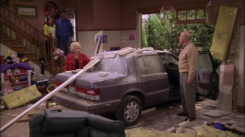 Everybody Loves Raymond Season 5 Episode 3 - The Wallpaper
