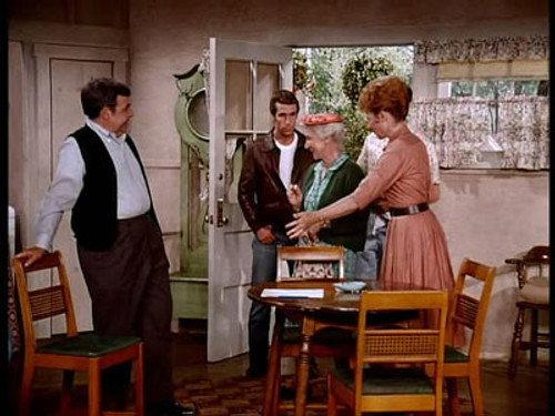 Happy Days Season 3 Episode 1 - Fonzie Moves In