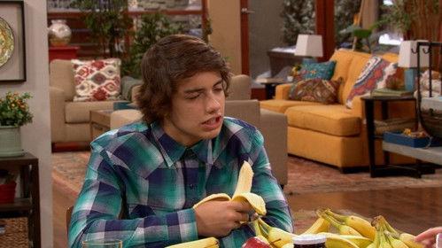 Max & Shred Season 2 Episode 10 - The Kickin' Chicken Banana Stack