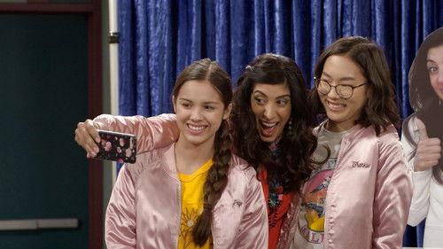 Bizaardvark Season 3 Episode 6 - Summer Schooled