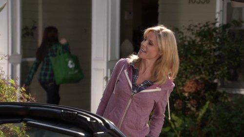 Modern Family Season 3 Episode 21 - Planes, Trains and Cars