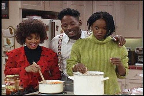Living Single Season 1 Episode 13 - Love Takes a Holiday
