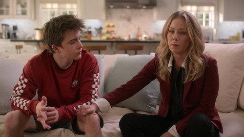 Dead to Me Season 2 Episode 8 - It Had to Be You