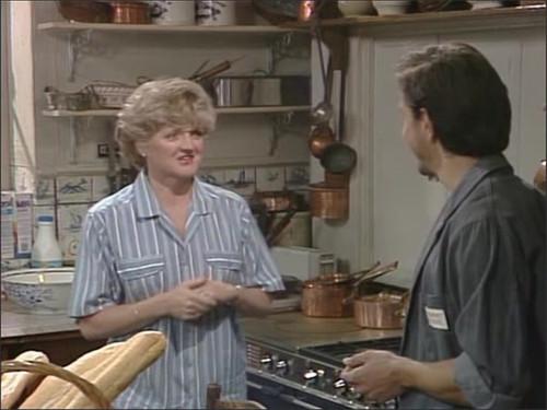 French Fields Season 1 Episode 4 - Ou Est La Plumber De Ma Tante?