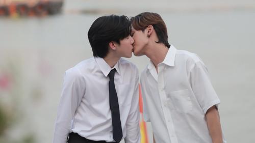 Knock Knock, Boys! Season 1 Episode 9 - Friendship to Fanship