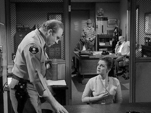Perry Mason Season 9 Episode 20 - The Case of the Scarlet Scandal